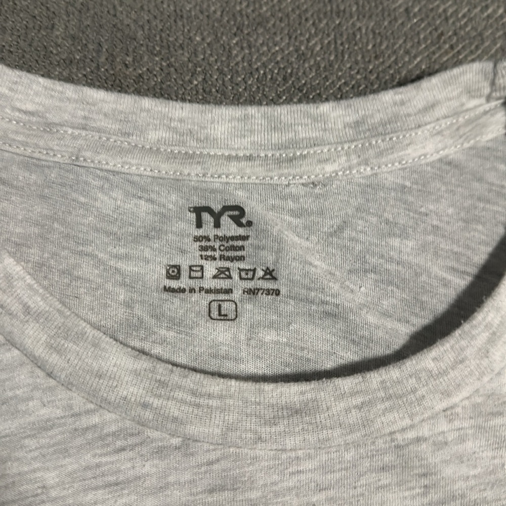 TYR Gray Short Sleeve Tee Athletic Casual - Picture 2 of 3